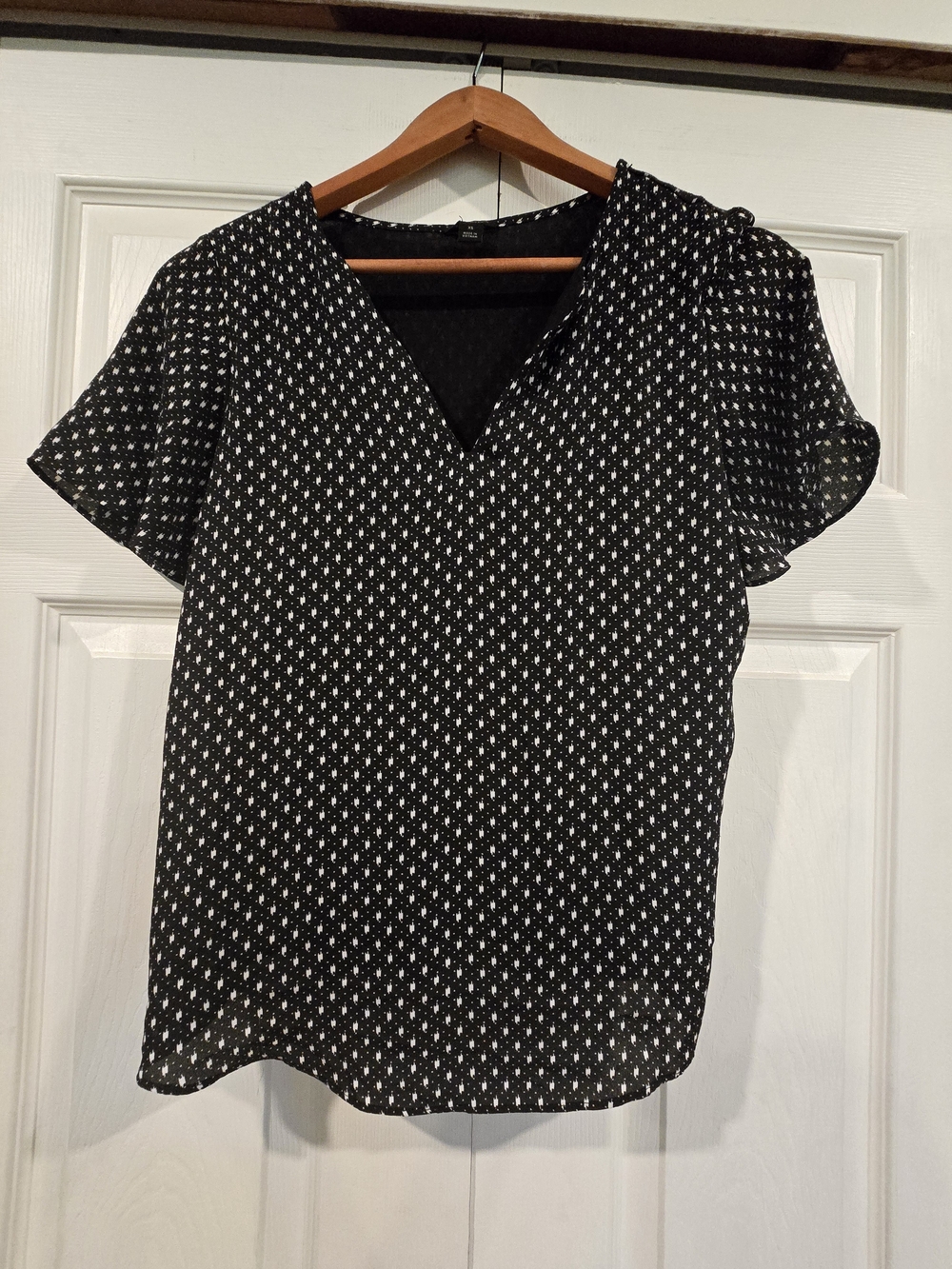 Ann Taylor Black and White Printed V-Neck Blouse